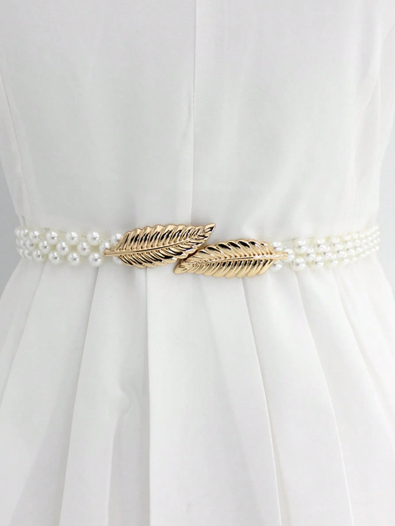 1pc Women's Pearl Belt With Leaf Buckle, Perfect For Dresses, Elastic Waist Chain, Fashionable And Elegant Waistband Decoration