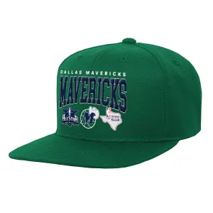 DALLAS MAVERICKS MITCHELL & NESS OUTERSTUFF YOUTH GREEN HARDWOOD CLASSIC SNAPBACK