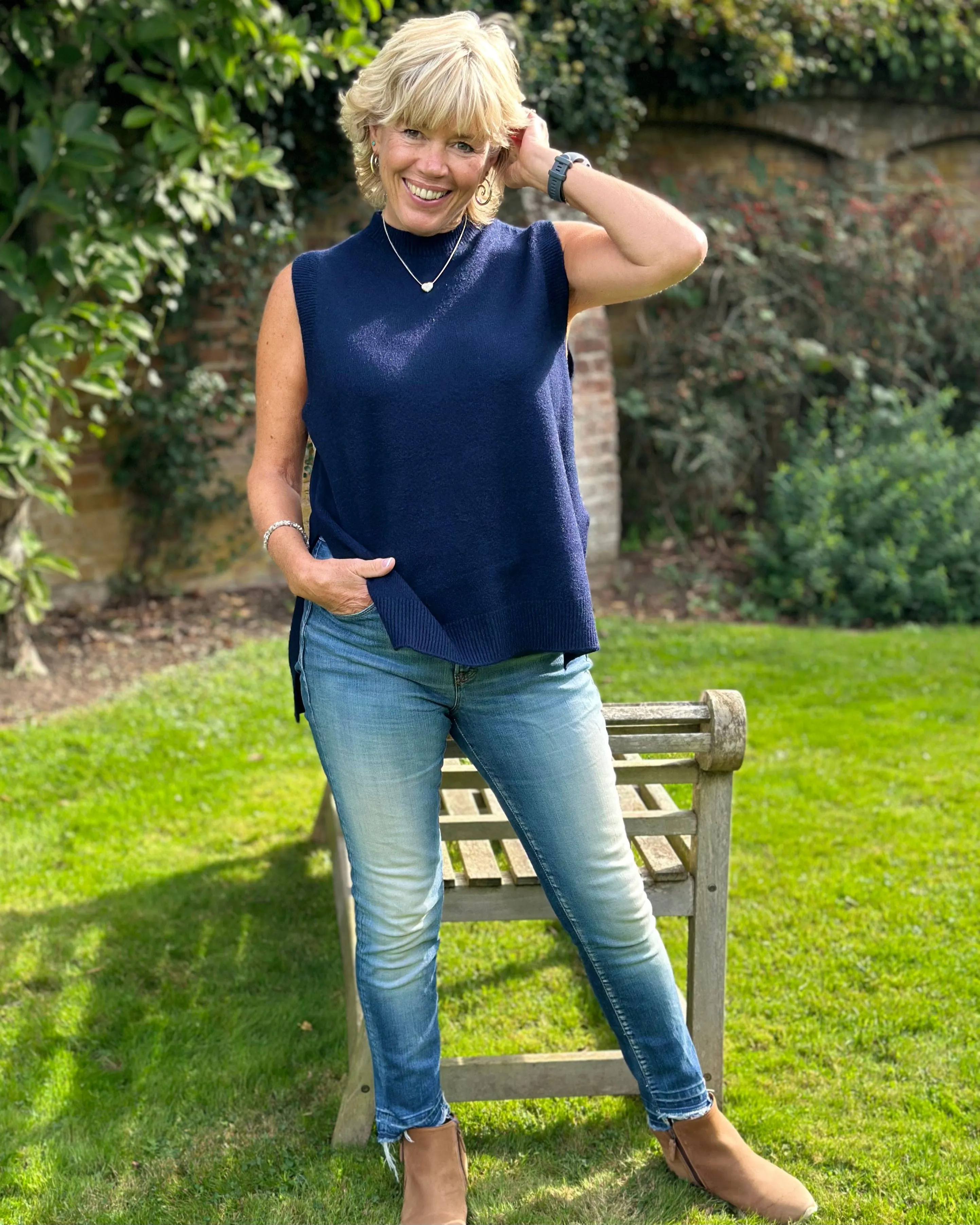 Round Neck Sleeveless Jumper - Navy